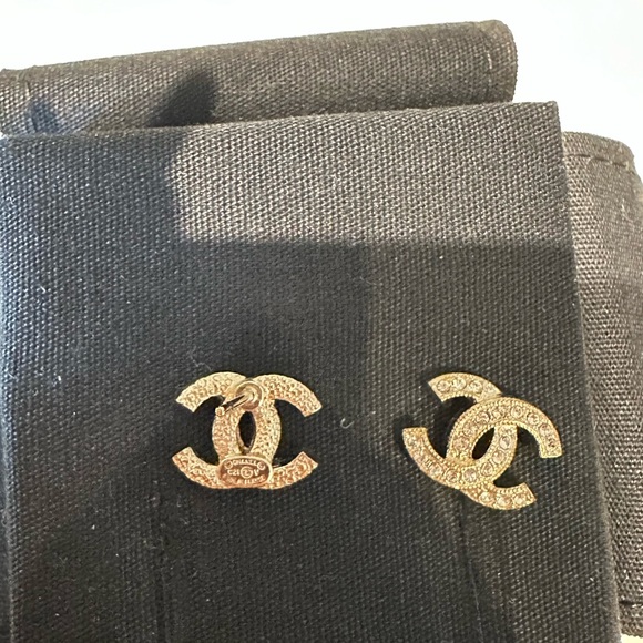 CHANEL Earrings - Picture 5 of 5